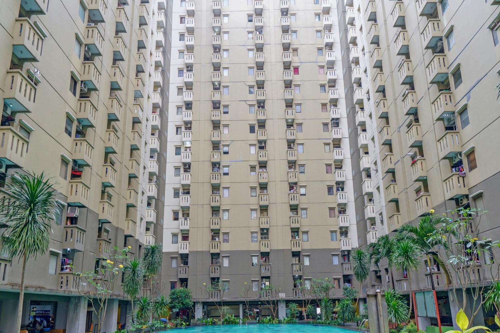 Oyo Life 93170 Apartement Gateway Cicadas By Mr Pro Bandung Exterior foto