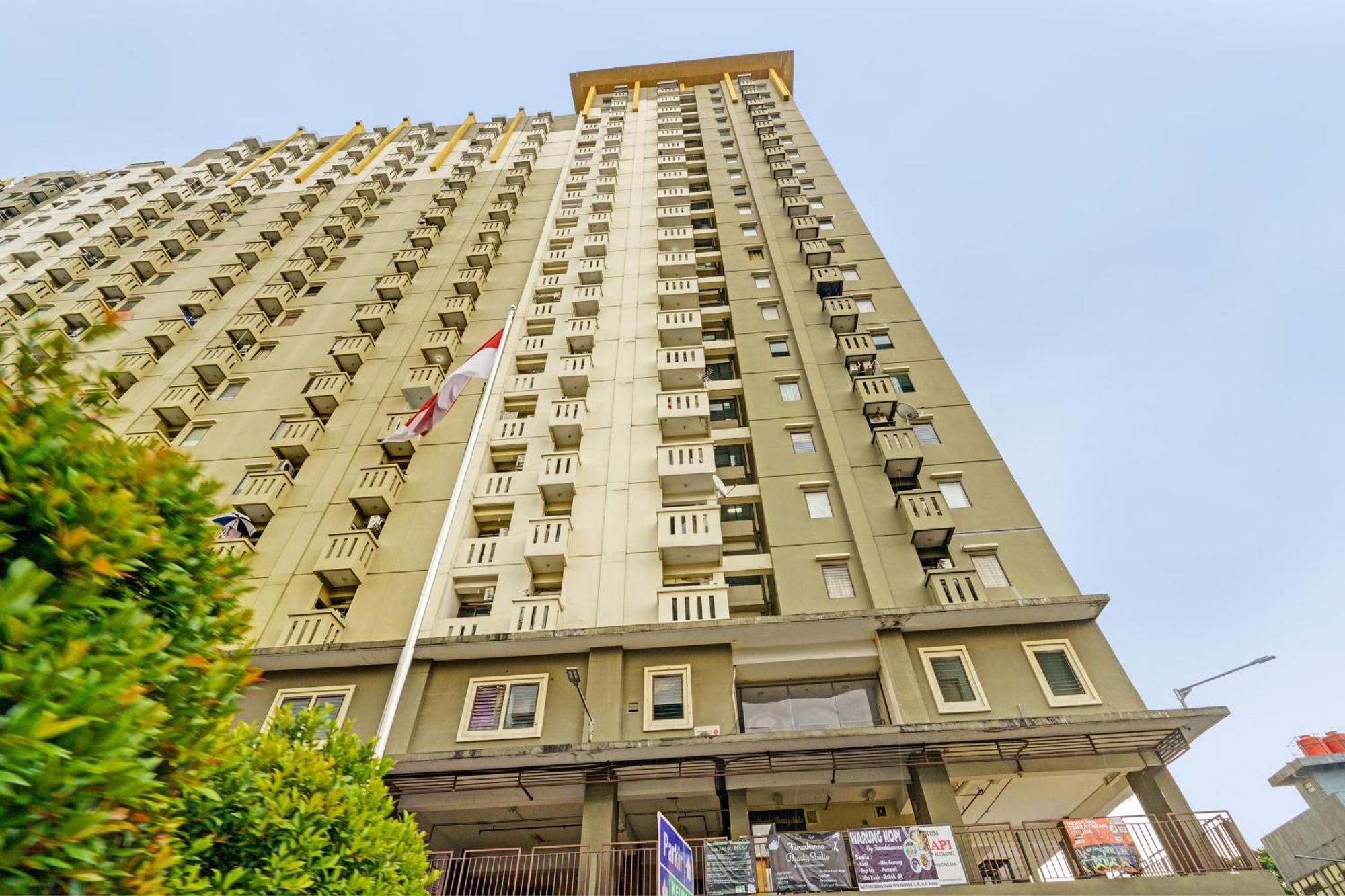 Oyo Life 93170 Apartement Gateway Cicadas By Mr Pro Bandung Exterior foto